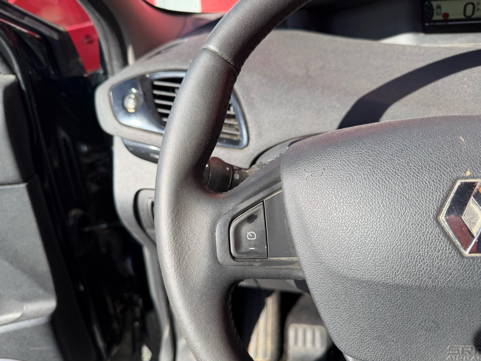 Renault Scénic 1.5 dCi 110ch FAP Privilège EDC Euro5 — photo 17