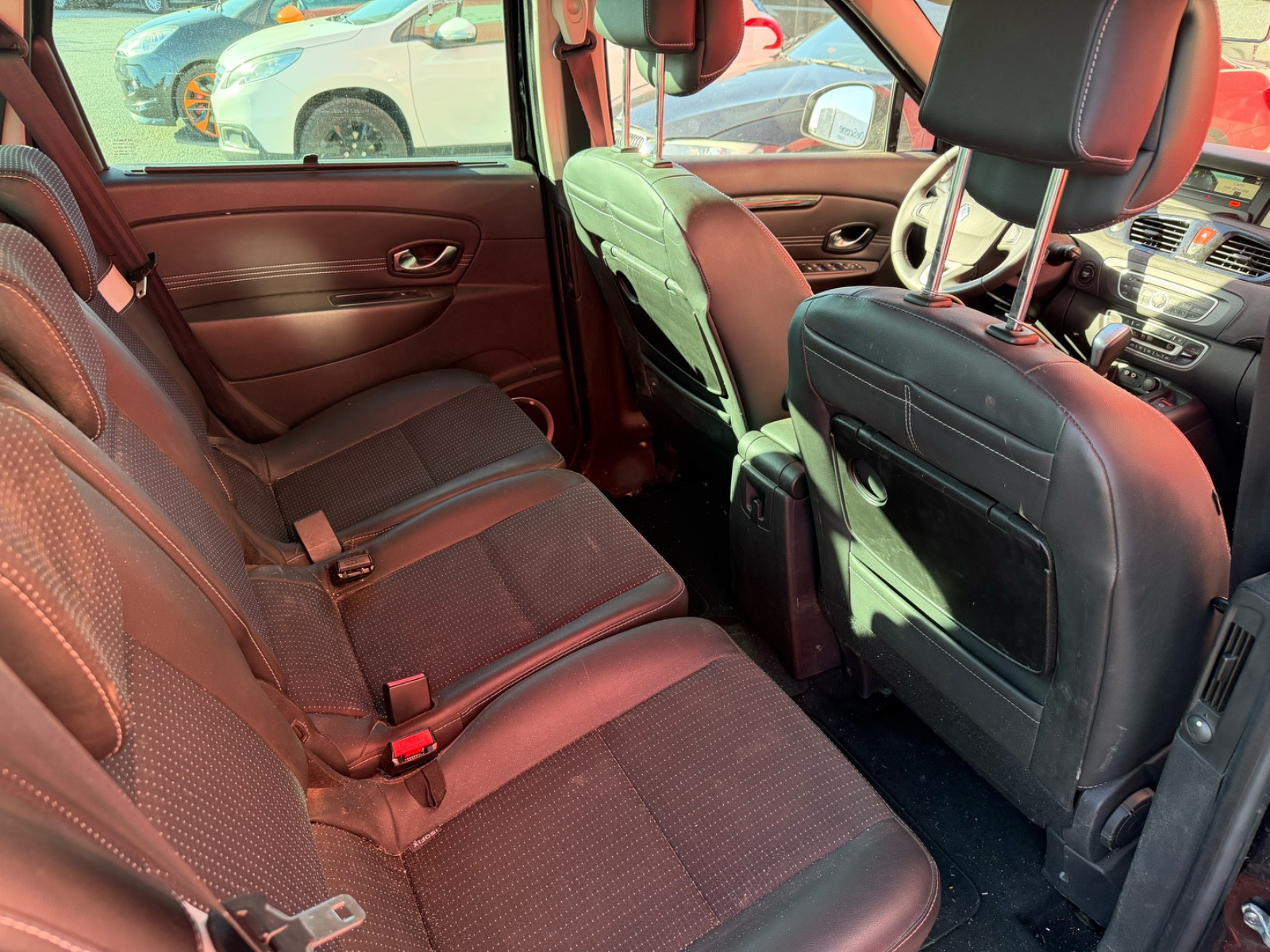 Renault Scénic 1.5 dCi 110ch FAP Privilège EDC Euro5 — photo 26