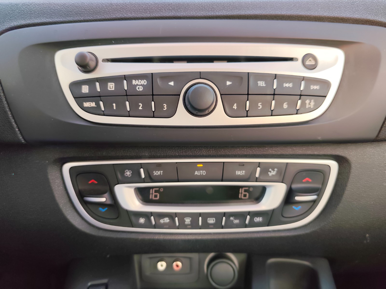 Renault SCENIC III DCI 110 FAP ECO2 DYNAMIQUE EURO 5 EDC - vue 1