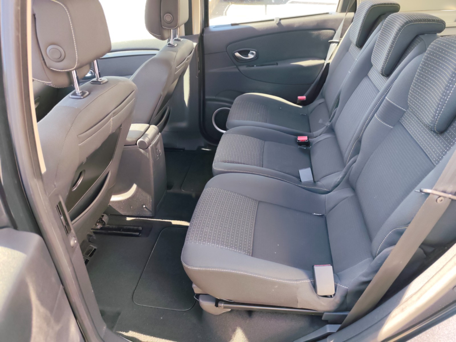 Renault SCENIC III DCI 110 FAP ECO2 DYNAMIQUE EURO 5 EDC - vue 1
