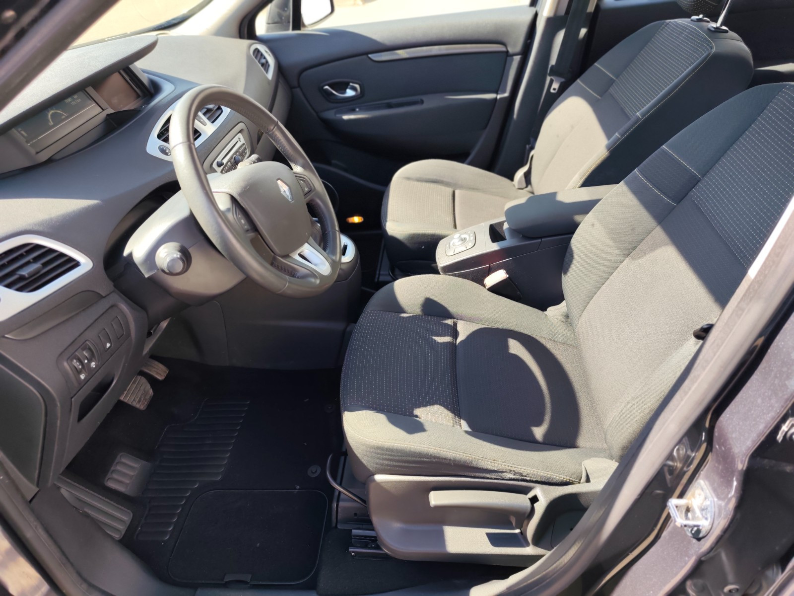 Renault SCENIC III DCI 110 FAP ECO2 DYNAMIQUE EURO 5 EDC - vue 1