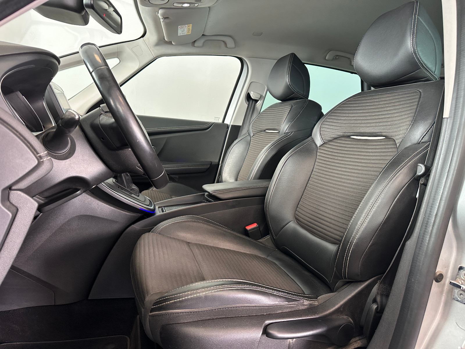 Renault SCÉNIC IV - vue 1
