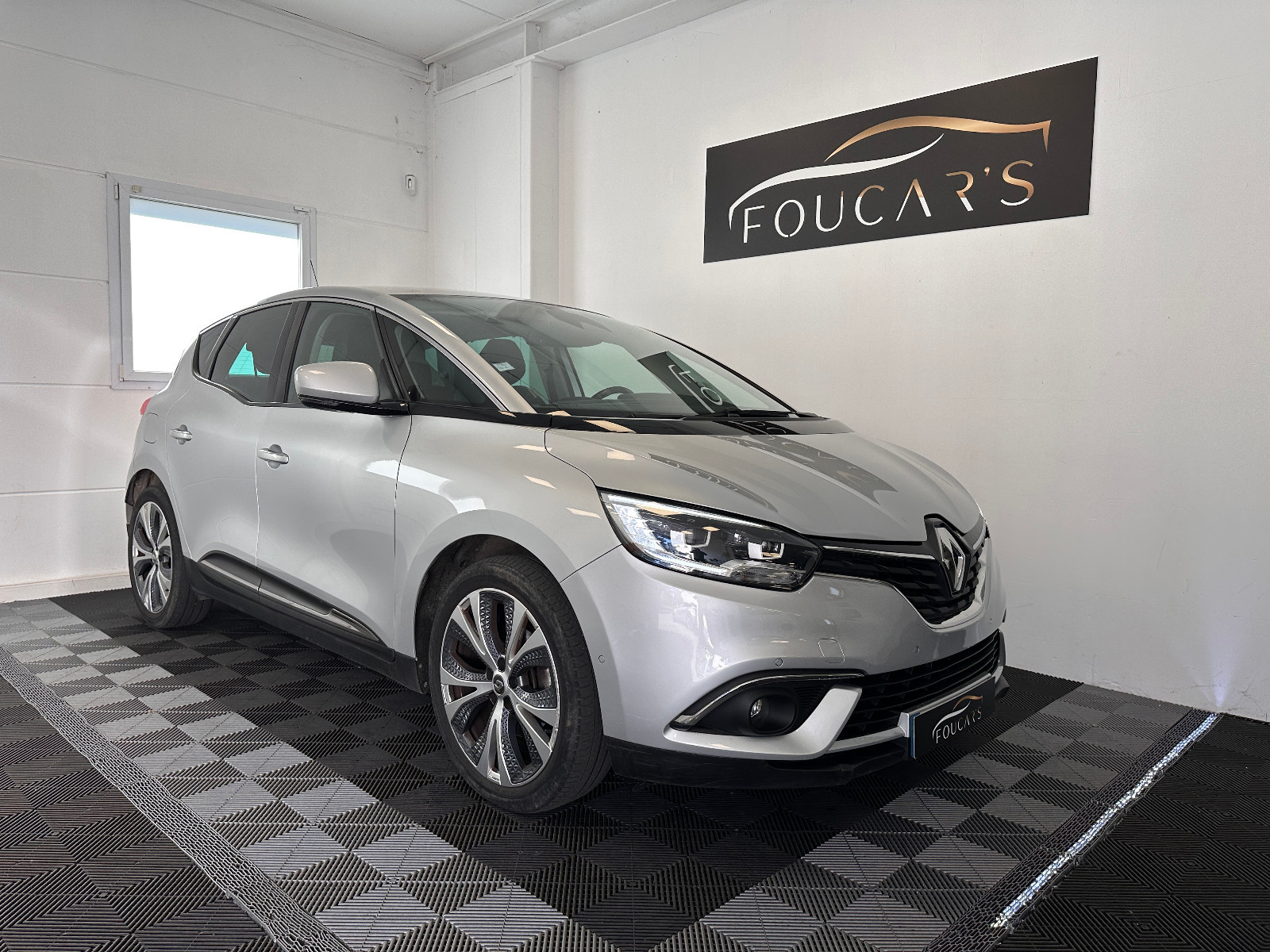 Renault SCÉNIC IV - vue 1