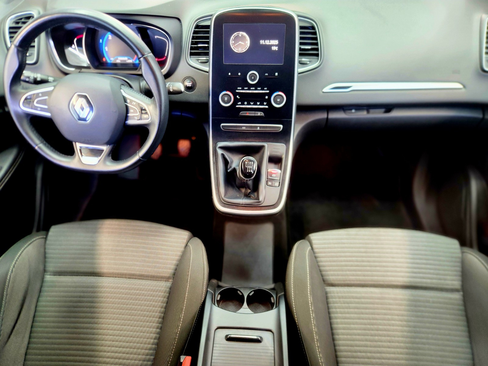 Renault SCÉNIC IV - vue 1