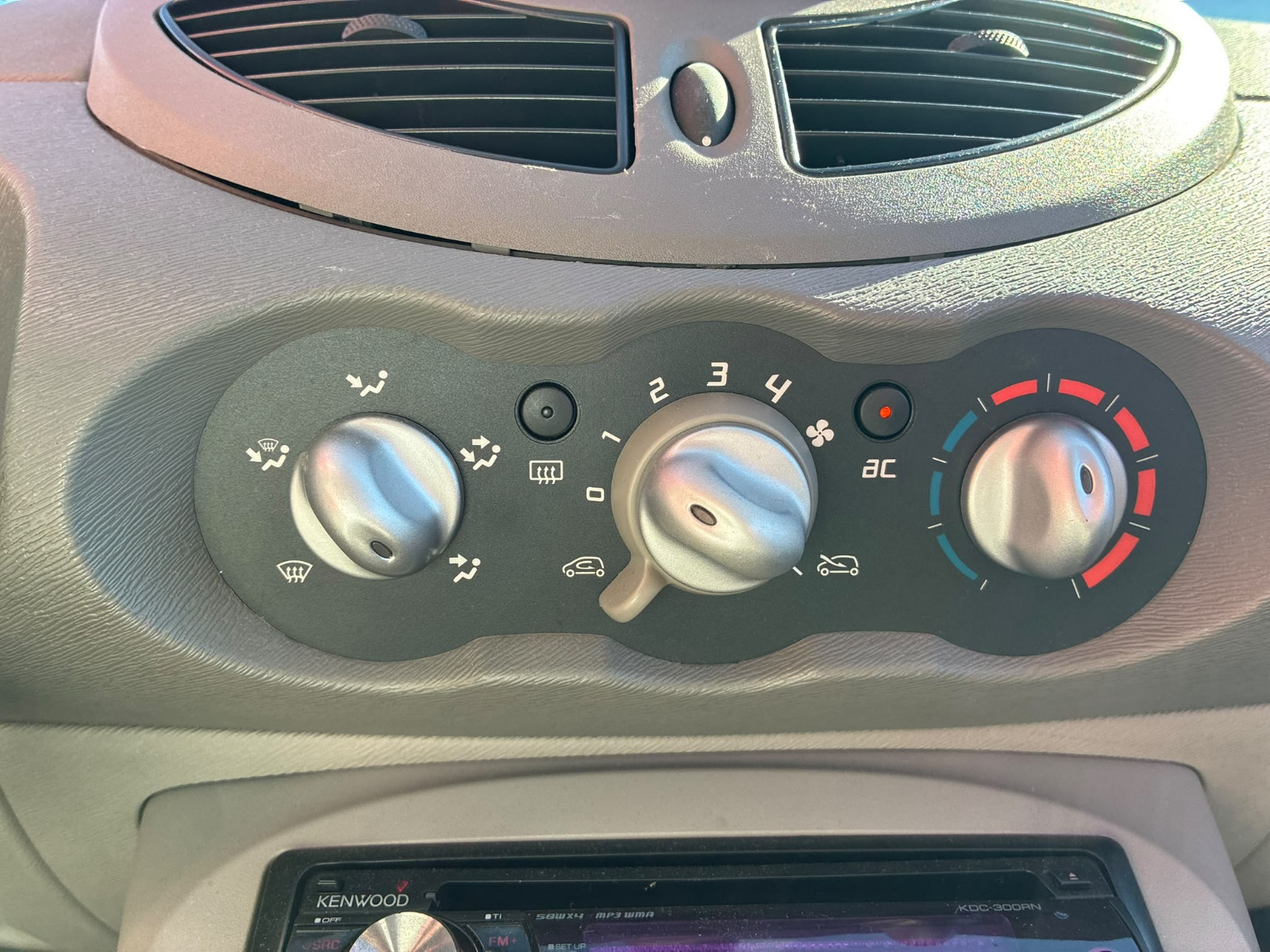 Renault Twingo 1.5 dCi 65ch Authentique – GARANTIE 12 MOIS — photo 23