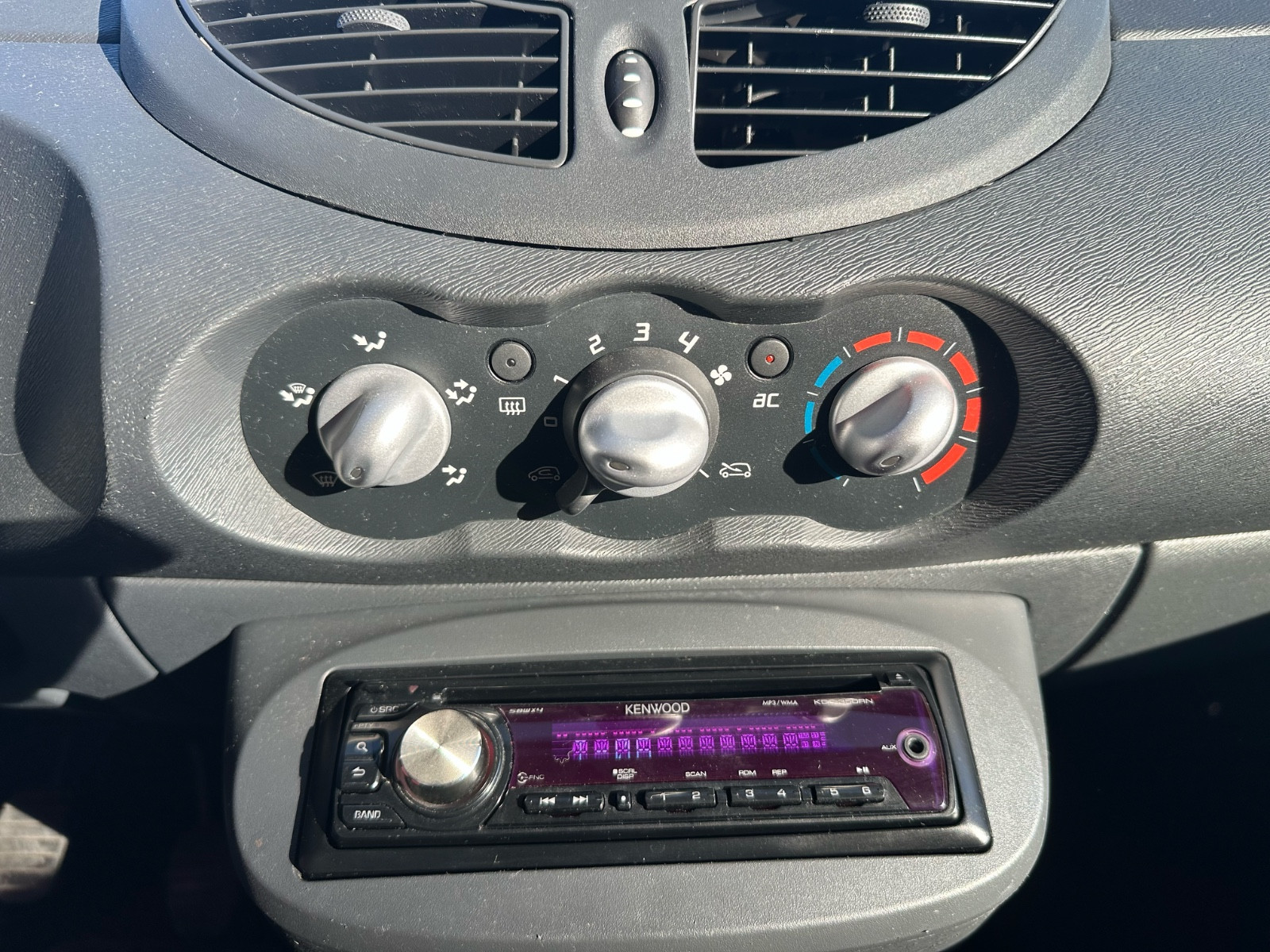 Renault TWINGO I 1.2 75 CH -GARANTIE 12 MOIS — photo 17