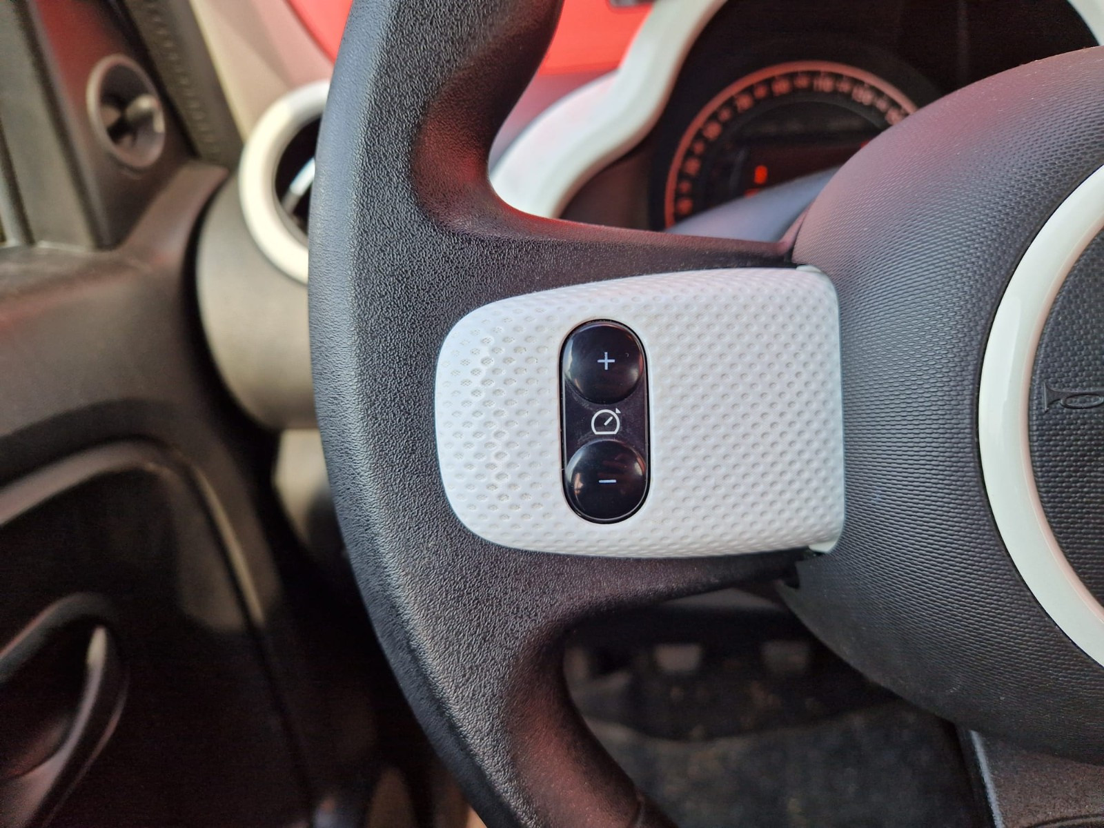 Renault TWINGO III PH 2 1.0 65CV – GARANTIE 12 MOIS — photo 20