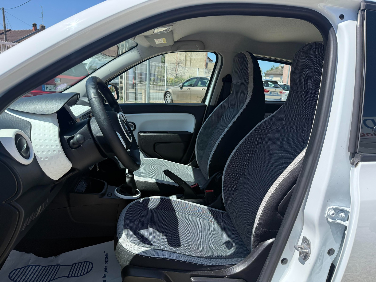 Renault TWINGO III - vue 1