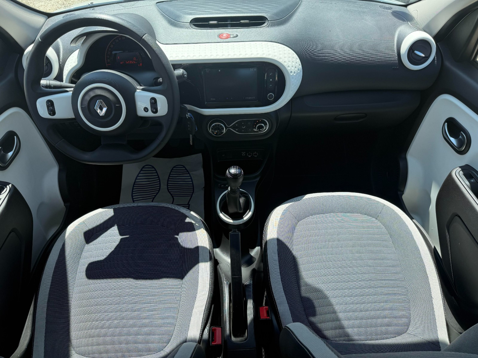 Renault TWINGO III - vue 1