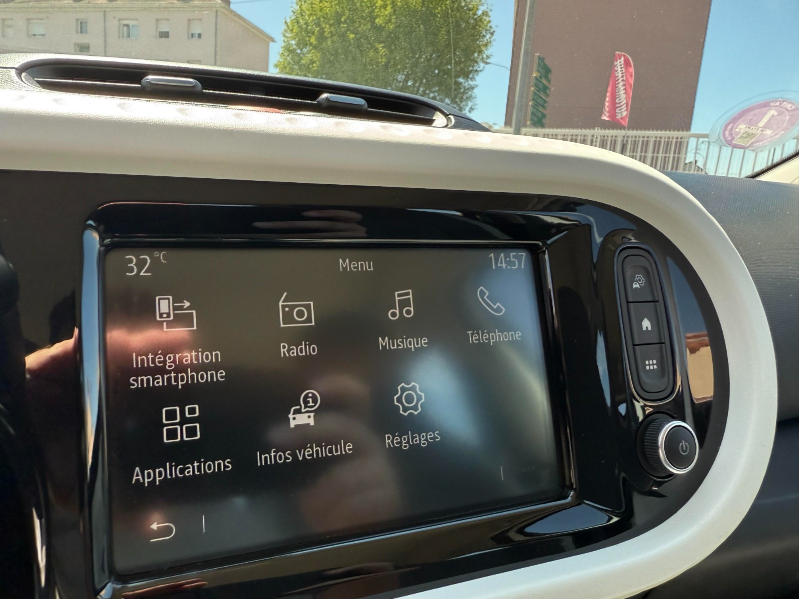 Renault TWINGO III - vue 1