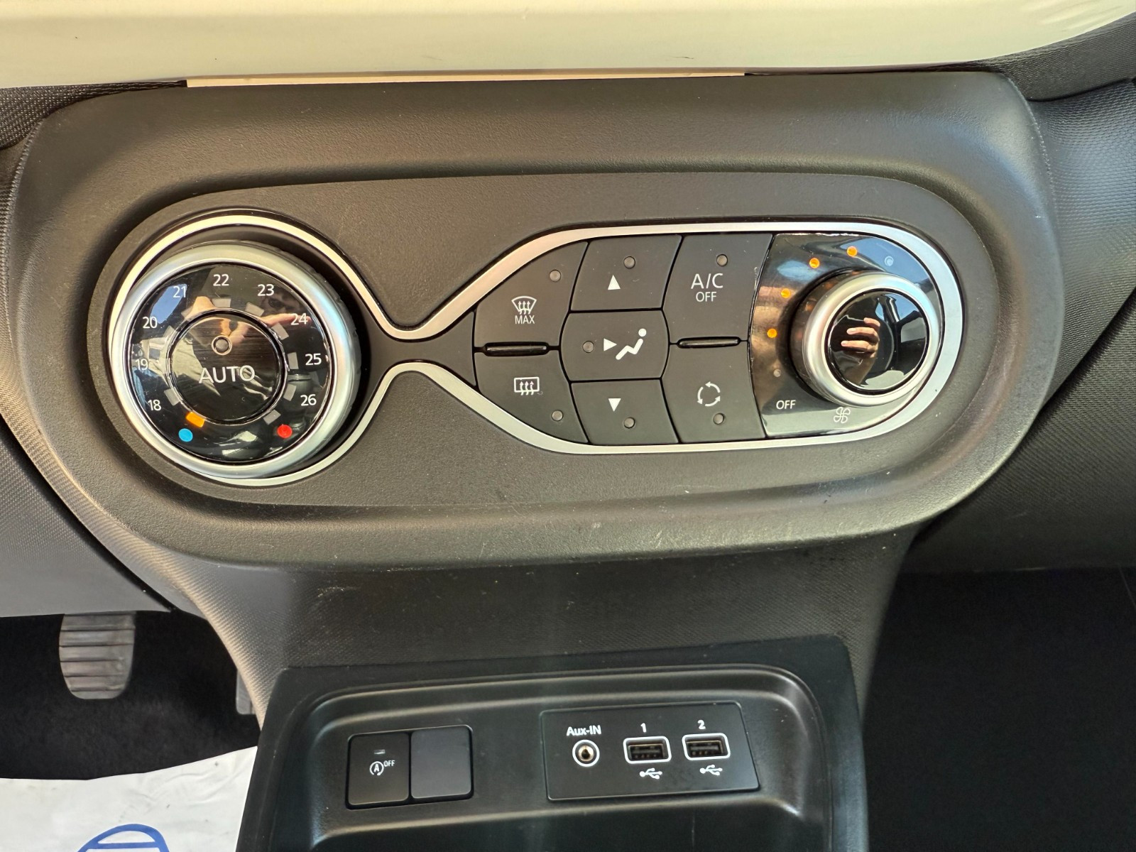 Renault TWINGO III - vue 1