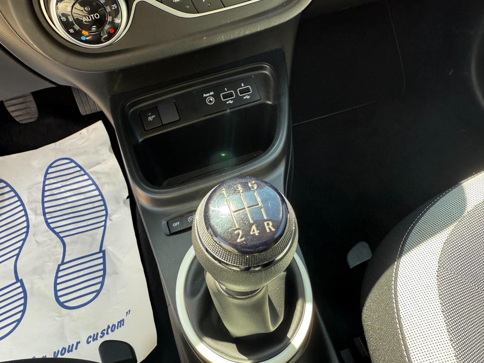 Renault TWINGO III - vue 1