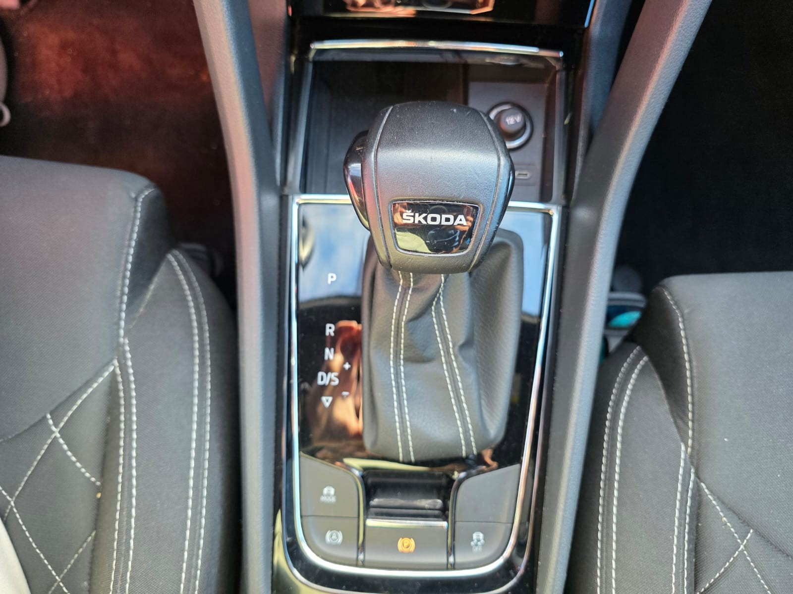 Skoda KAROQ 2.0 TDI 116ch SCR Sportline DSG7 -Garantie 12 mois- — photo 23