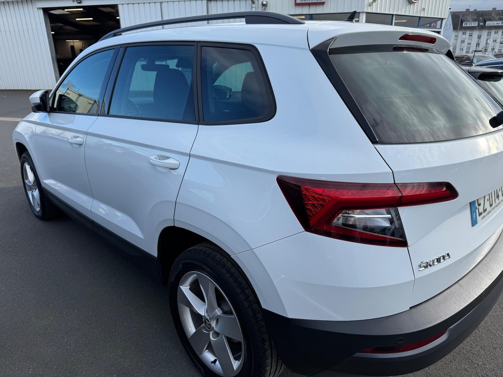 Skoda KAROQ AMBITION 1.0L TSI 116CH BVM6 - vue 1