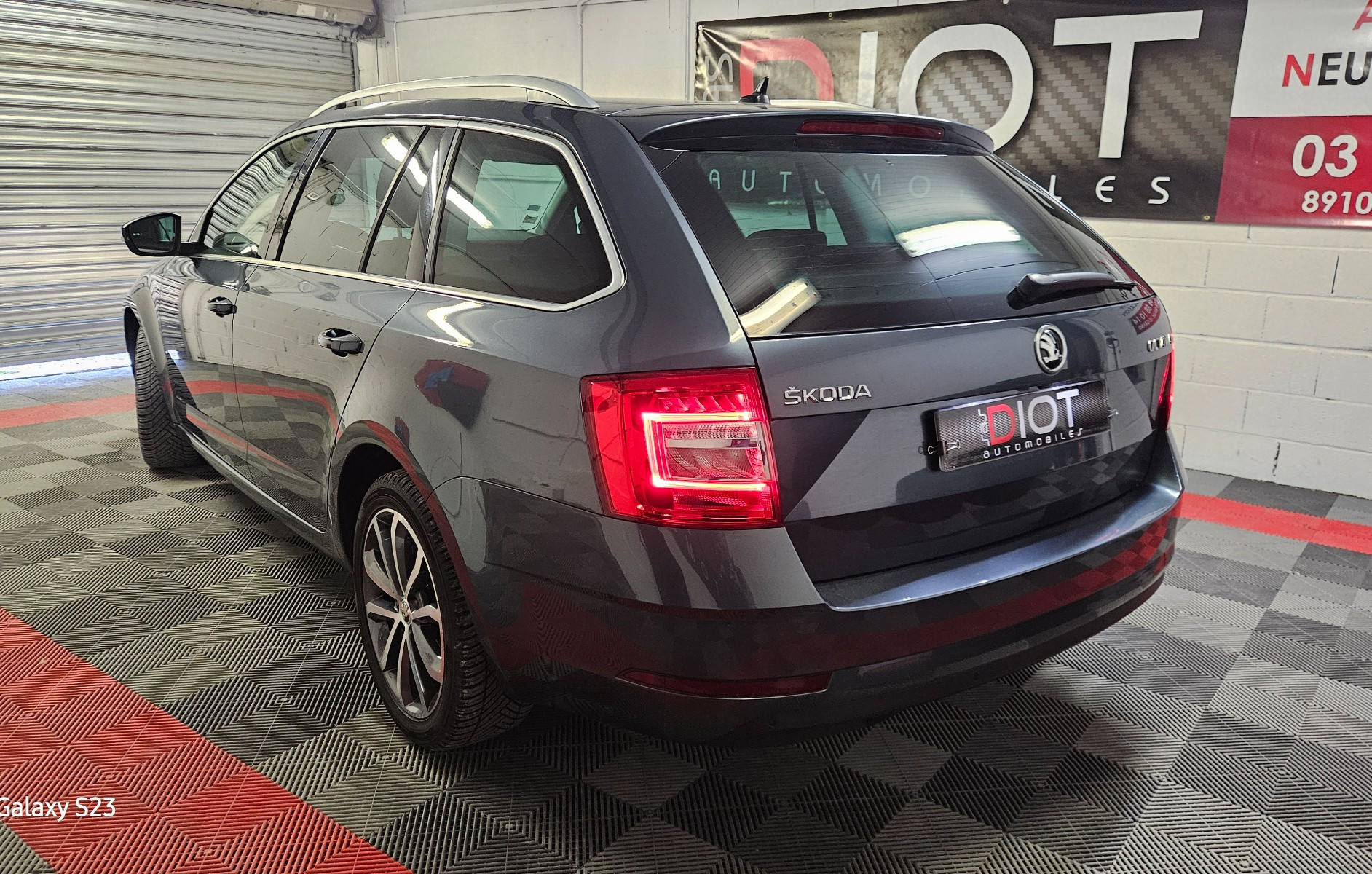 Skoda OCTAVIA BREAK - vue 1