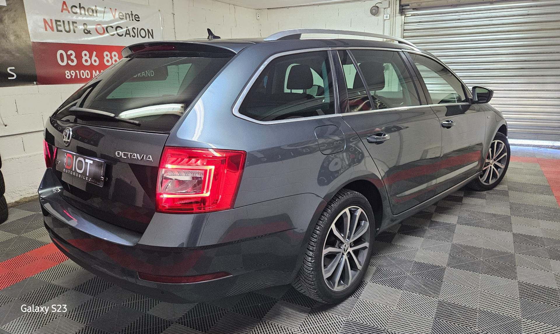 Skoda OCTAVIA BREAK - vue 1
