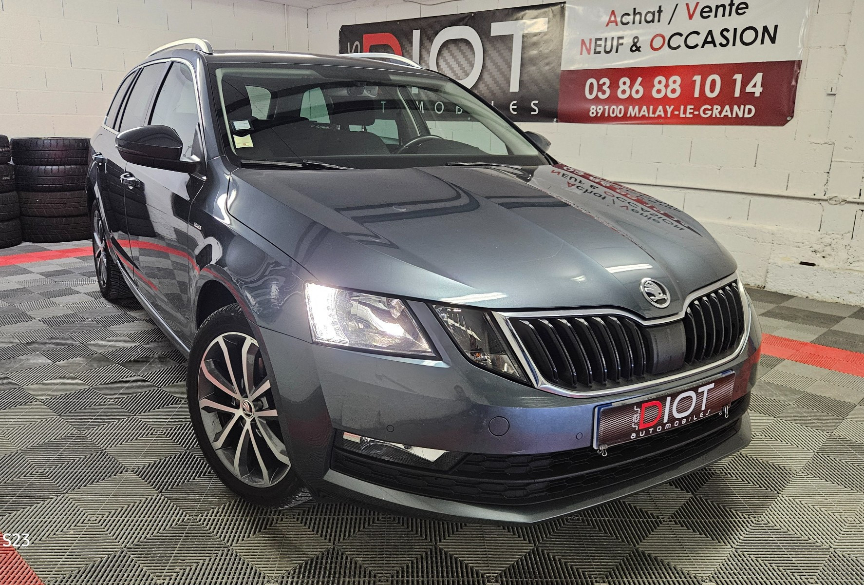 Skoda OCTAVIA BREAK - vue 1
