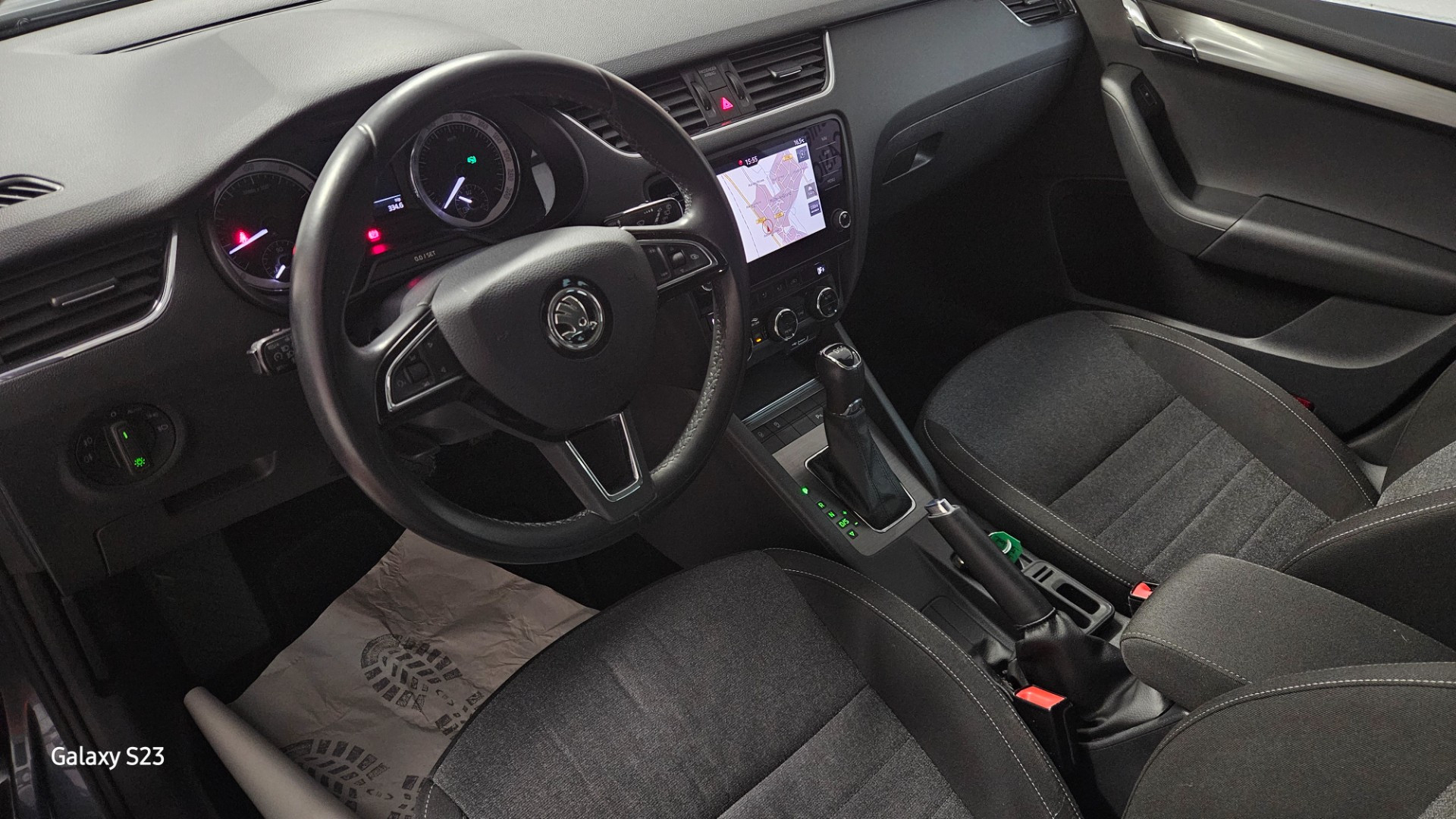 Skoda OCTAVIA BREAK - vue 1