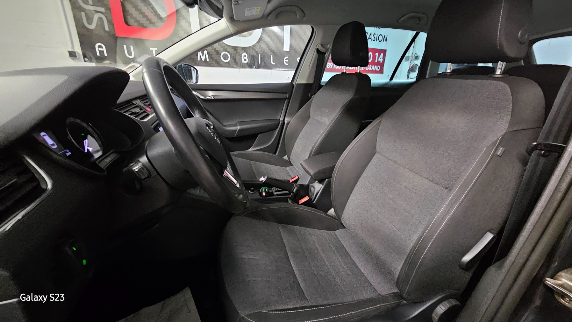 Skoda OCTAVIA BREAK - vue 1