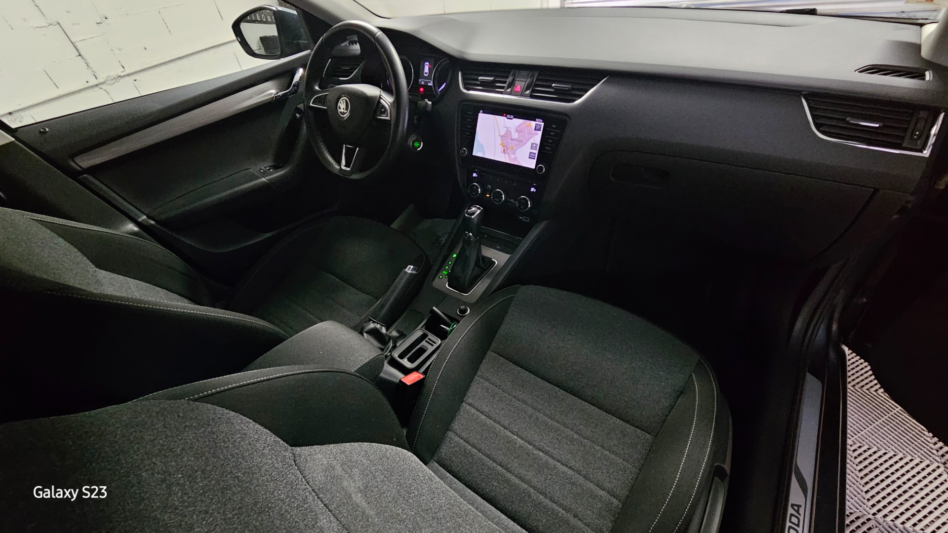 Skoda OCTAVIA BREAK - vue 1