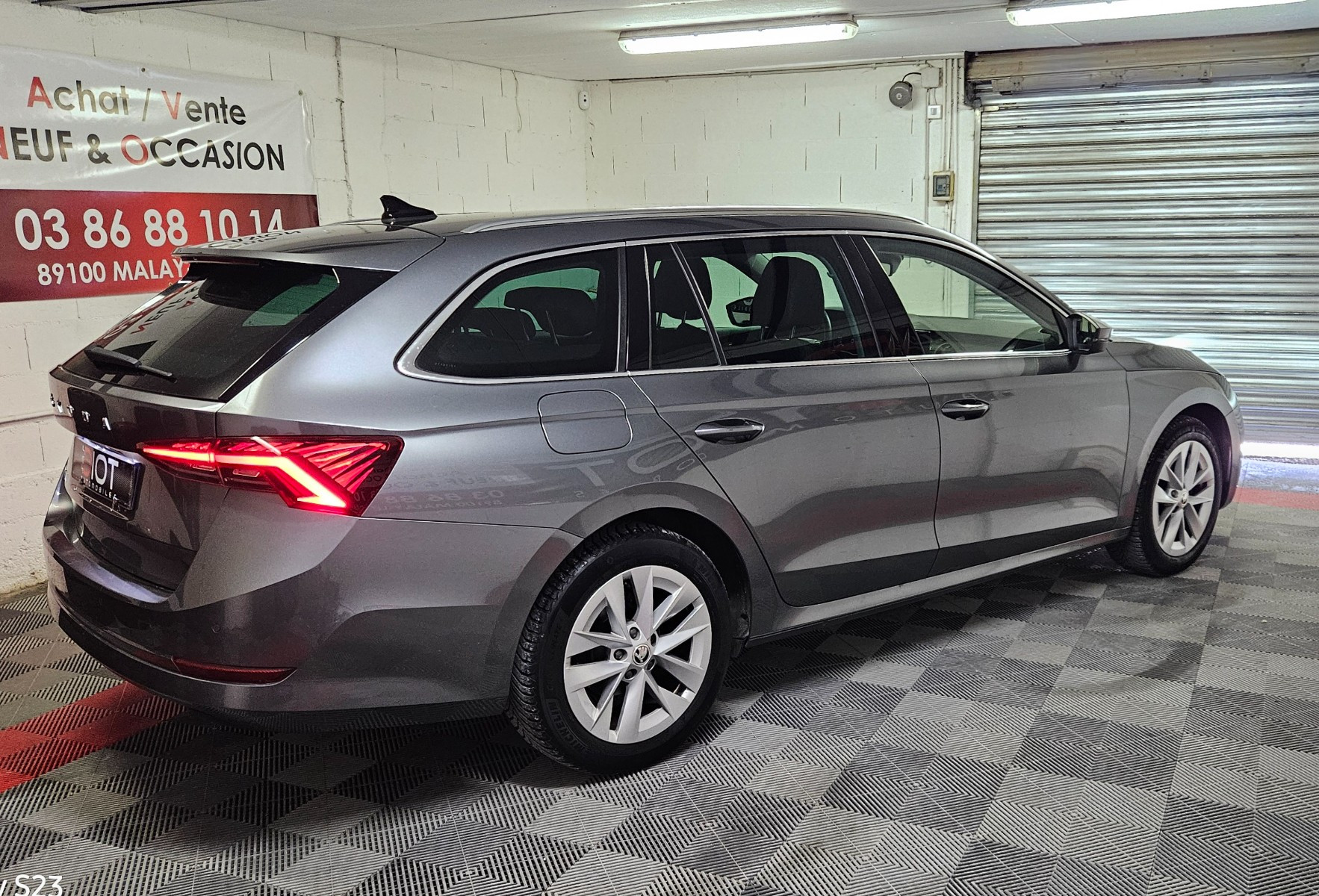 Skoda OCTAVIA BREAK - vue 1