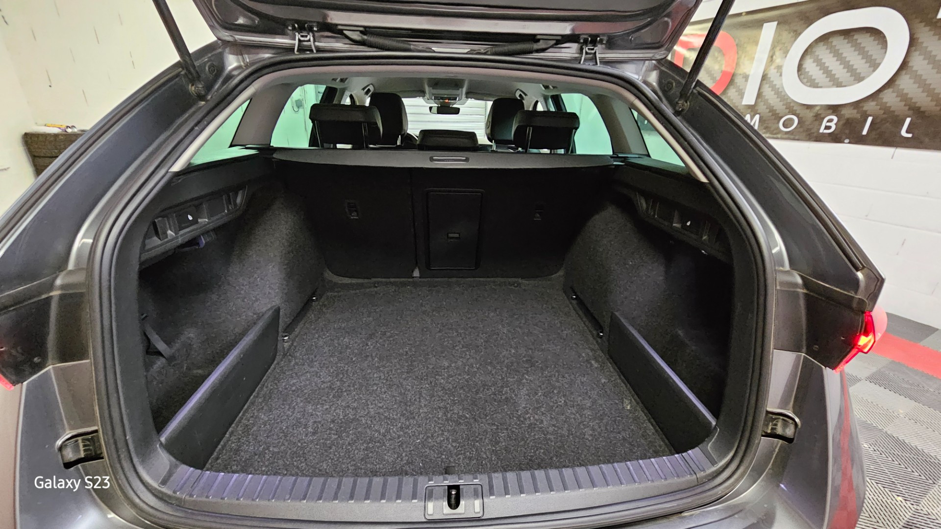 Skoda OCTAVIA BREAK - vue 1