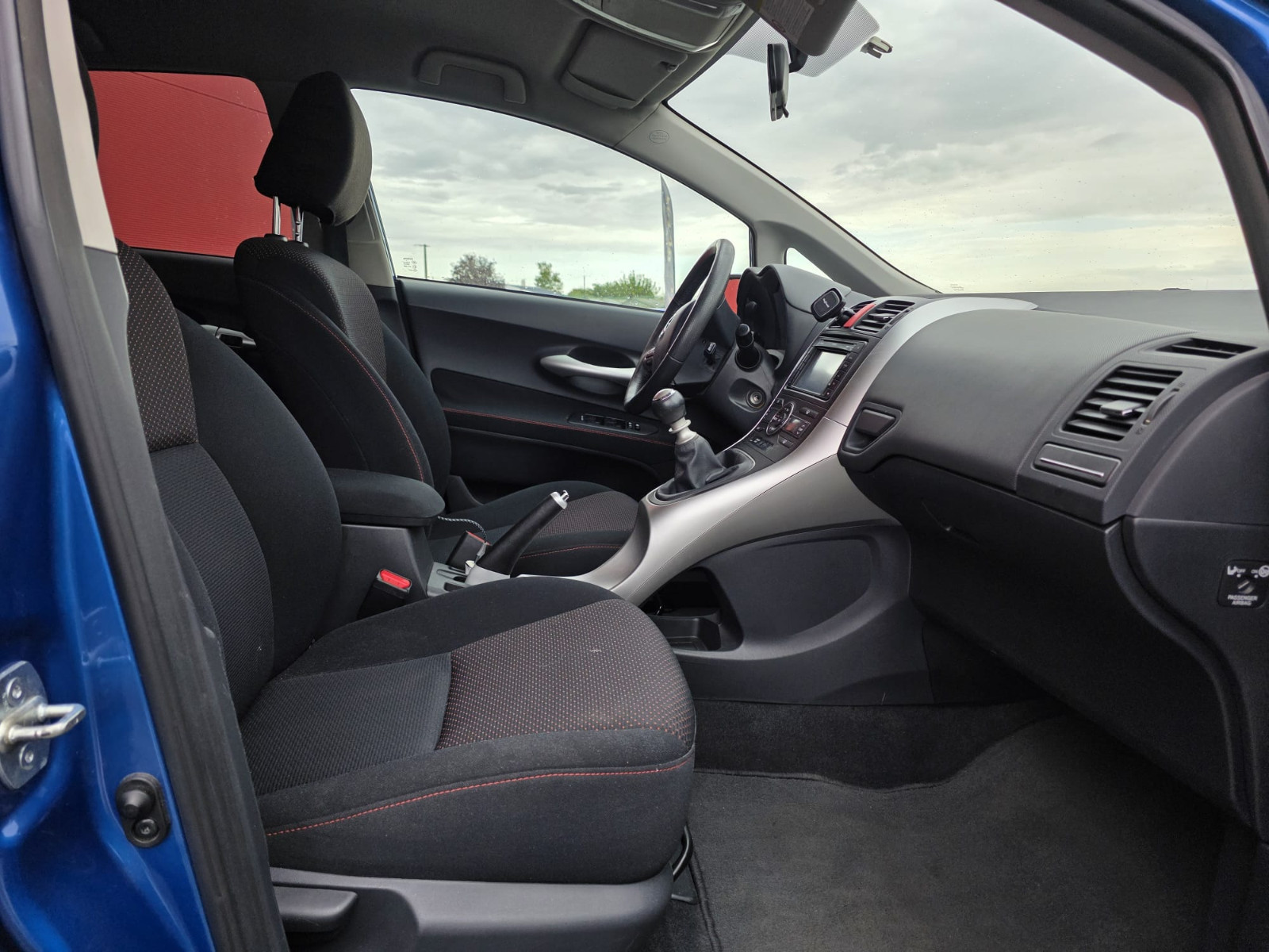 Toyota AURIS 126ch D-4D Sportline 5p – GARANTIE 12 MOIS — photo 12