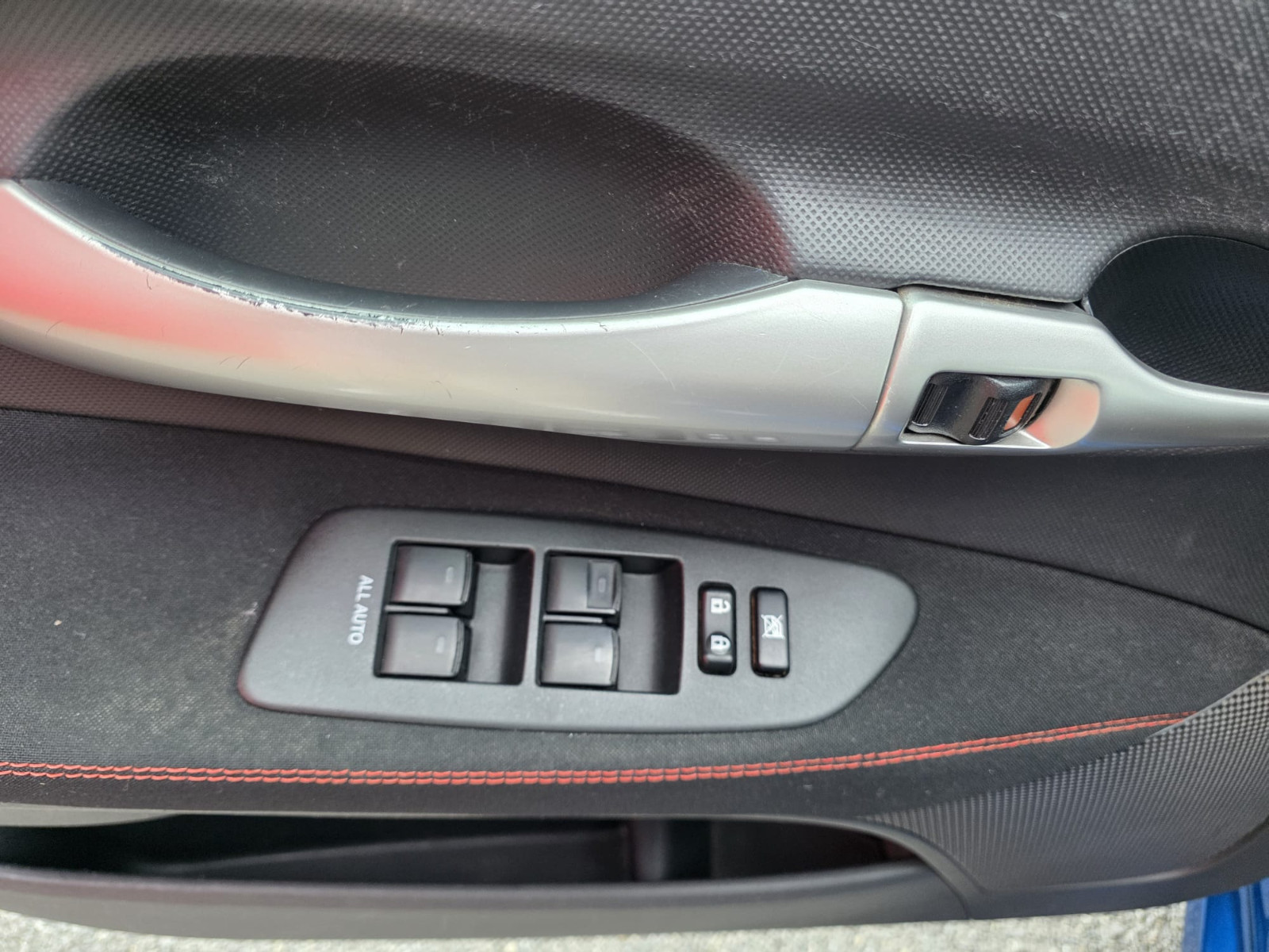 Toyota AURIS 126ch D-4D Sportline 5p – GARANTIE 12 MOIS — photo 25