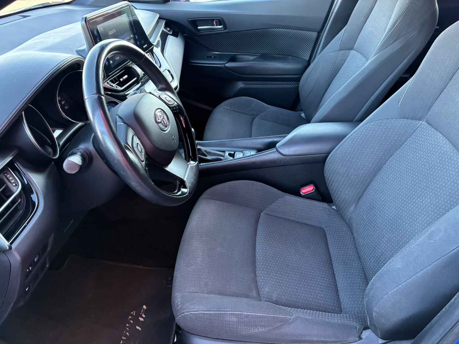 Toyota C-HR 1.8i Hybrid Dynamic CVT 122cv – GARANTIE 12 MOIS — photo 11