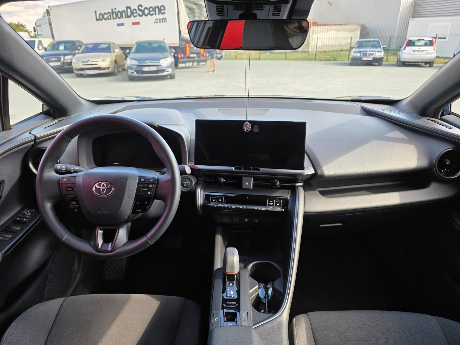 Toyota C-HR 1.8 Hybride 140 ch Design MY25 ***1ere Main*** — photo 9