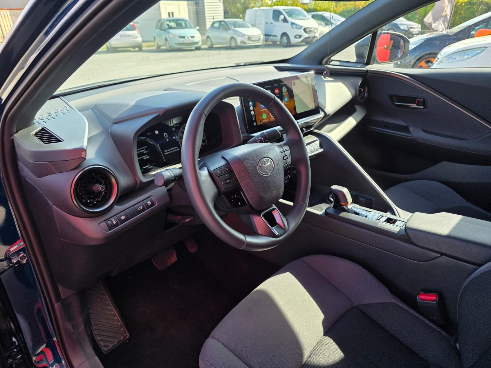 Toyota C-HR 1.8 Hybride 140 ch Design MY25 ***1ere Main*** — photo 10
