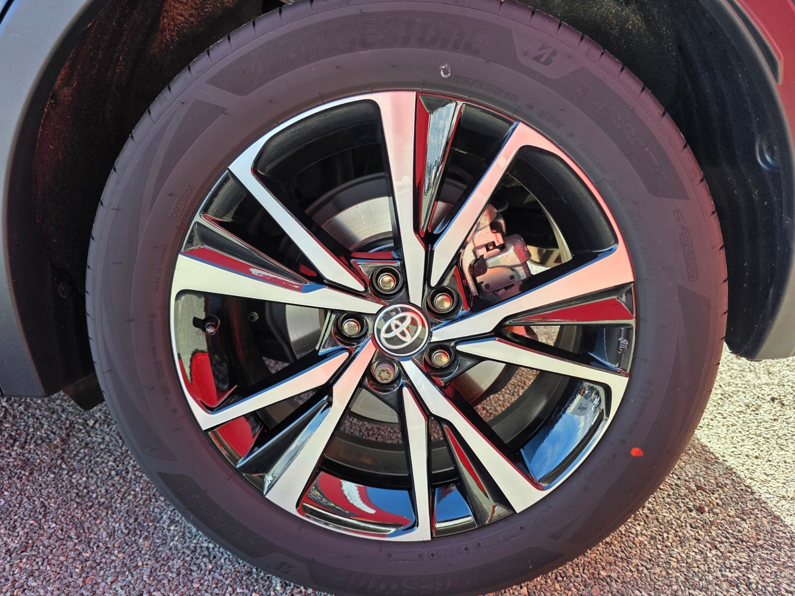 Toyota C-HR 1.8 Hybride 140 ch Design MY25 ***1ere Main*** — photo 32