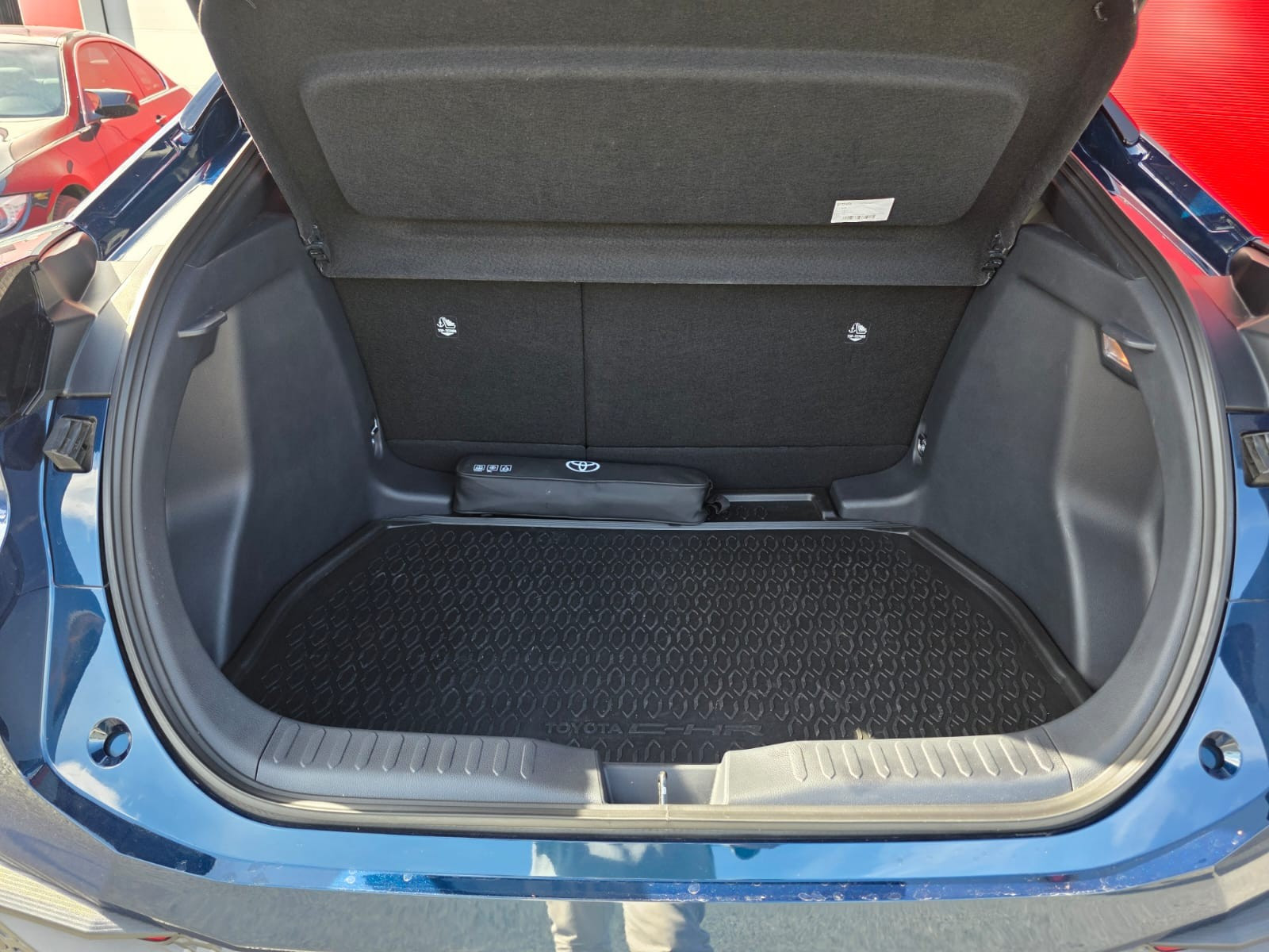 Toyota C-HR 1.8 Hybride 140 ch Design MY25 ***1ere Main*** — photo 35