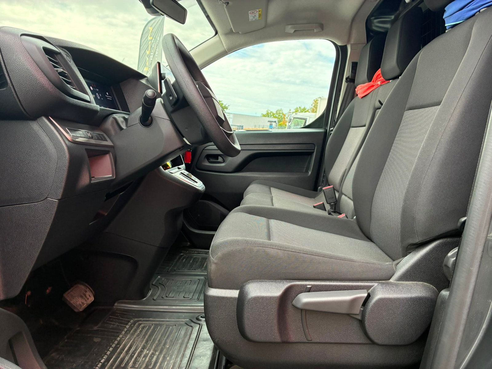 Toyota PROACE 2.0 D-4D BVA START PACK CONFORT ATTELAGE – GARANTIE 5 ANS* — photo 9