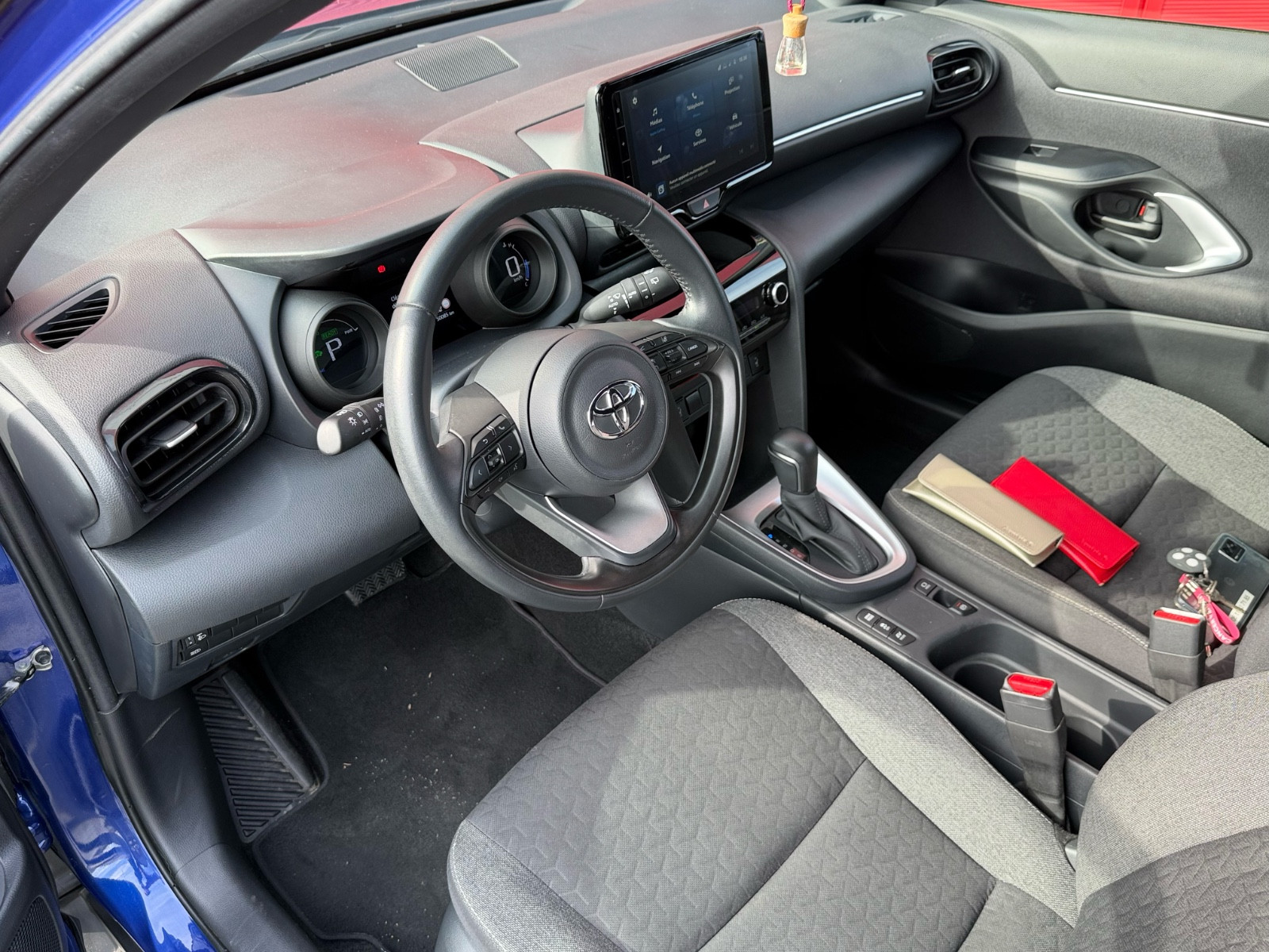 Toyota Yaris 116h Design MY22 — photo 10
