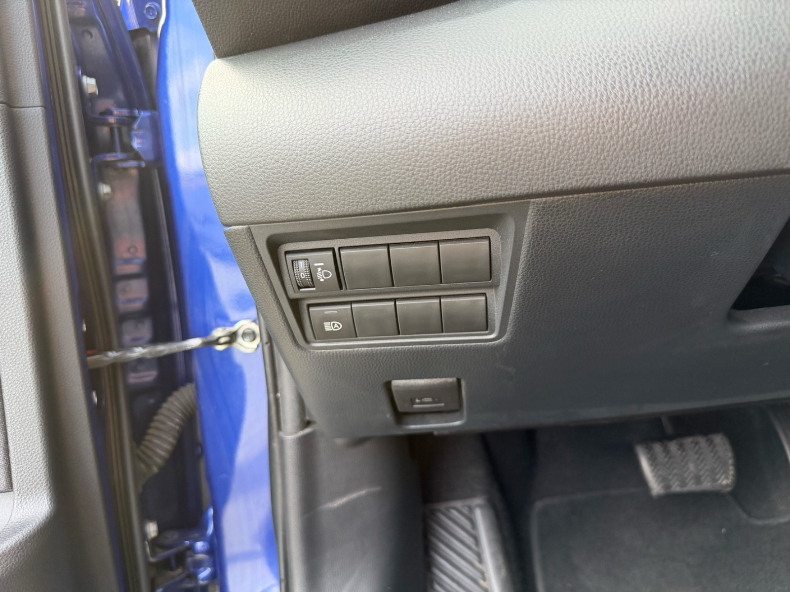 Toyota Yaris 116h Design MY22 — photo 21
