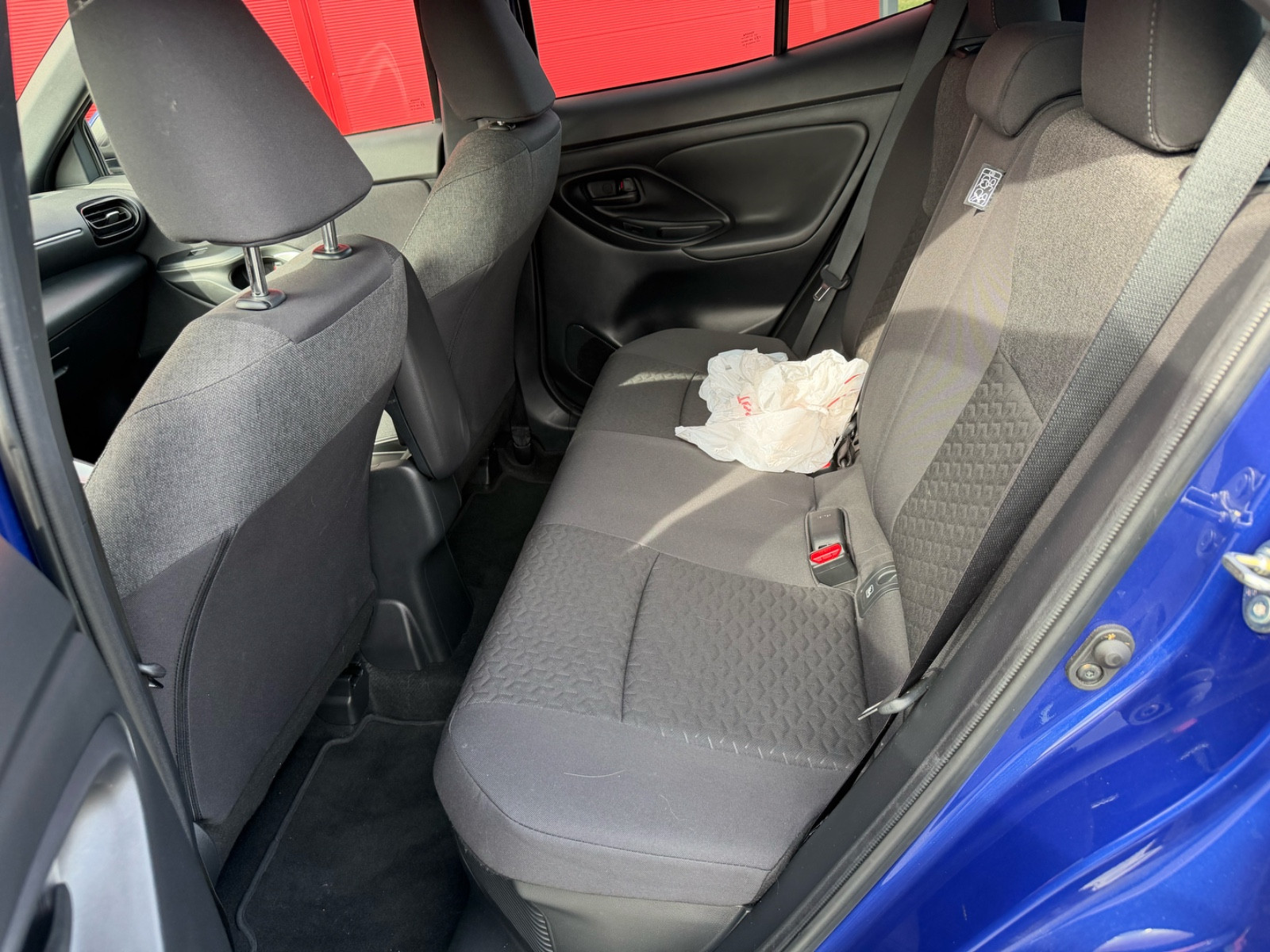 Toyota Yaris 116h Design MY22 — photo 15
