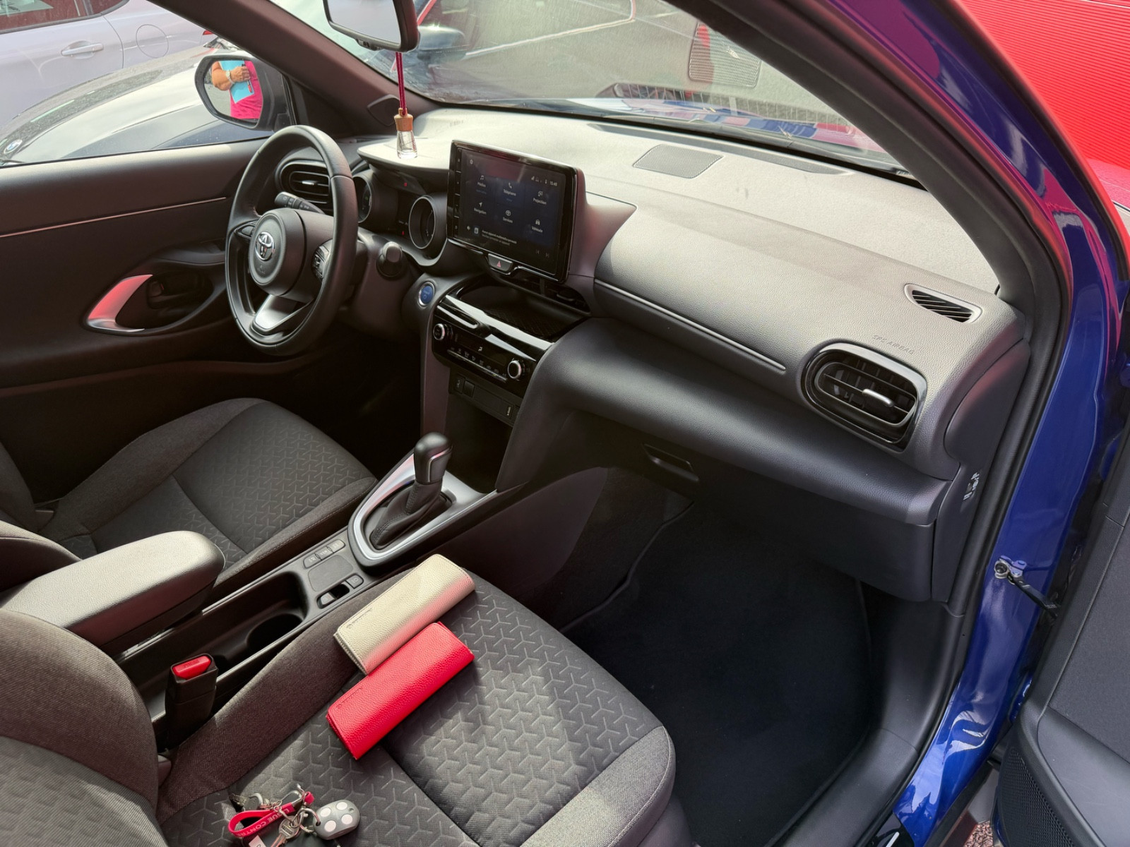 Toyota Yaris 116h Design MY22 — photo 13