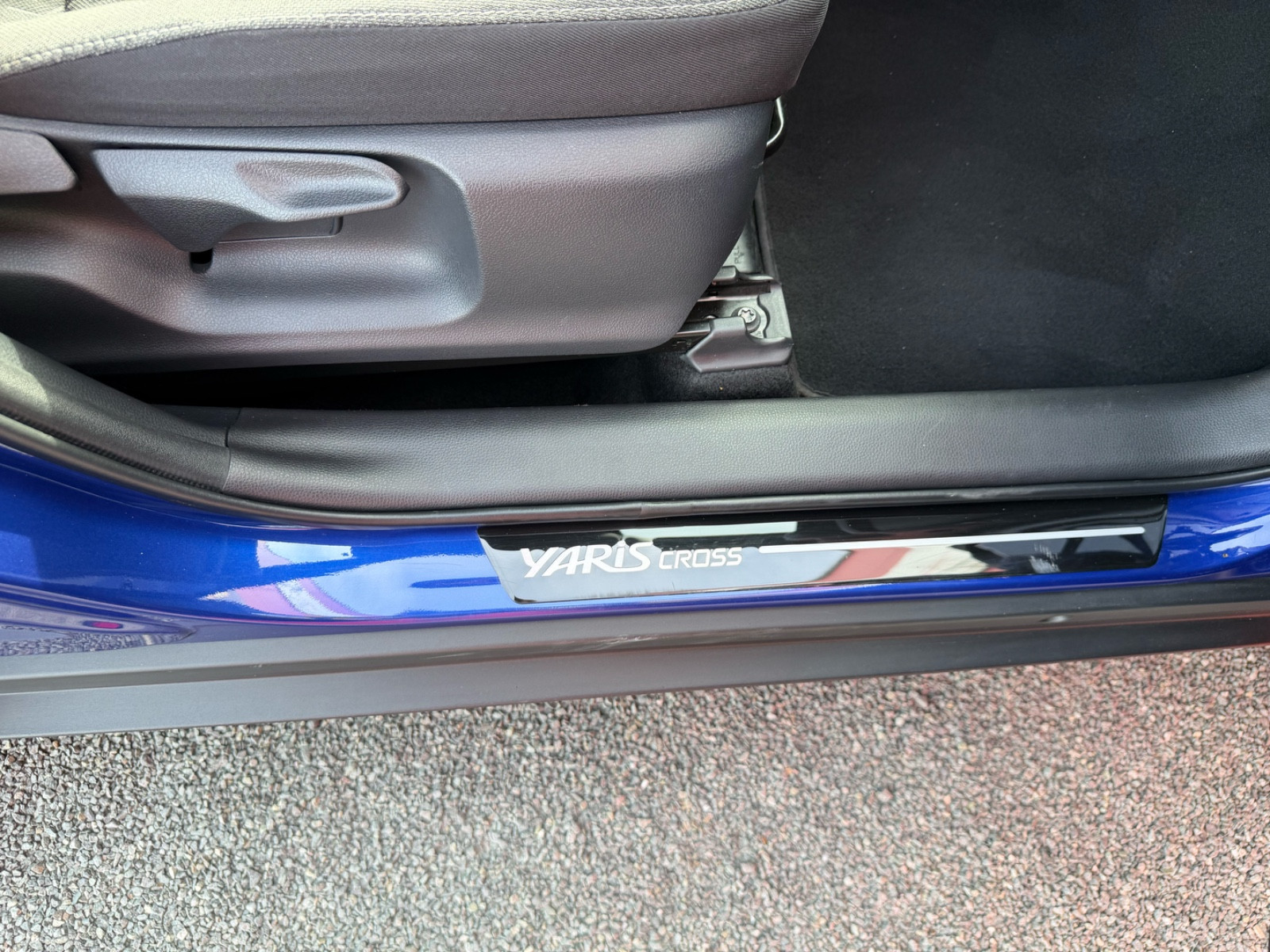 Toyota Yaris 116h Design MY22 — photo 23