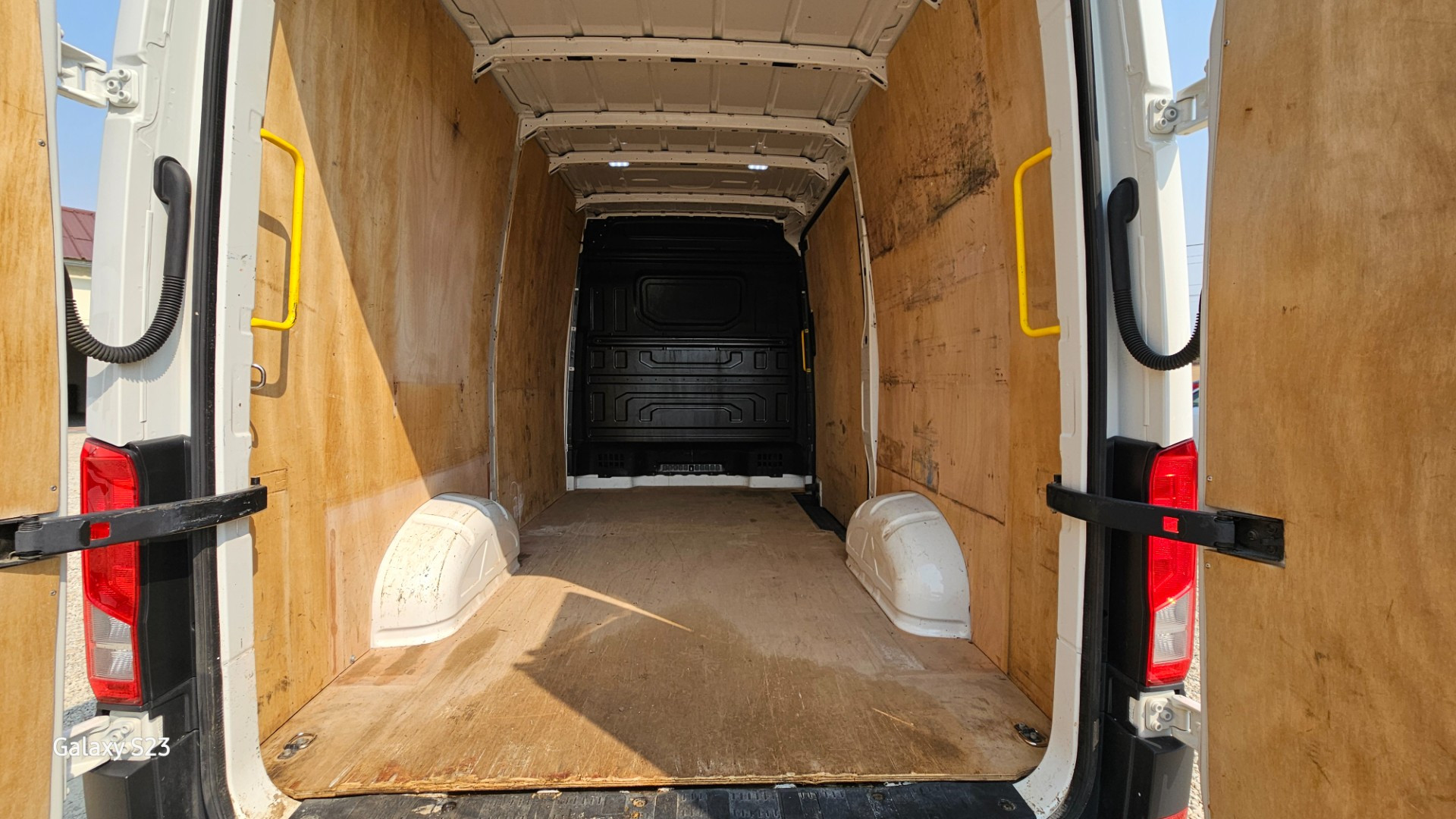 Volkswagen CRAFTER FOURGON - vue 1