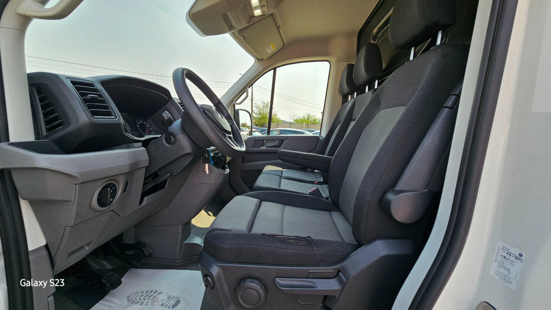 Volkswagen CRAFTER FOURGON - vue 1