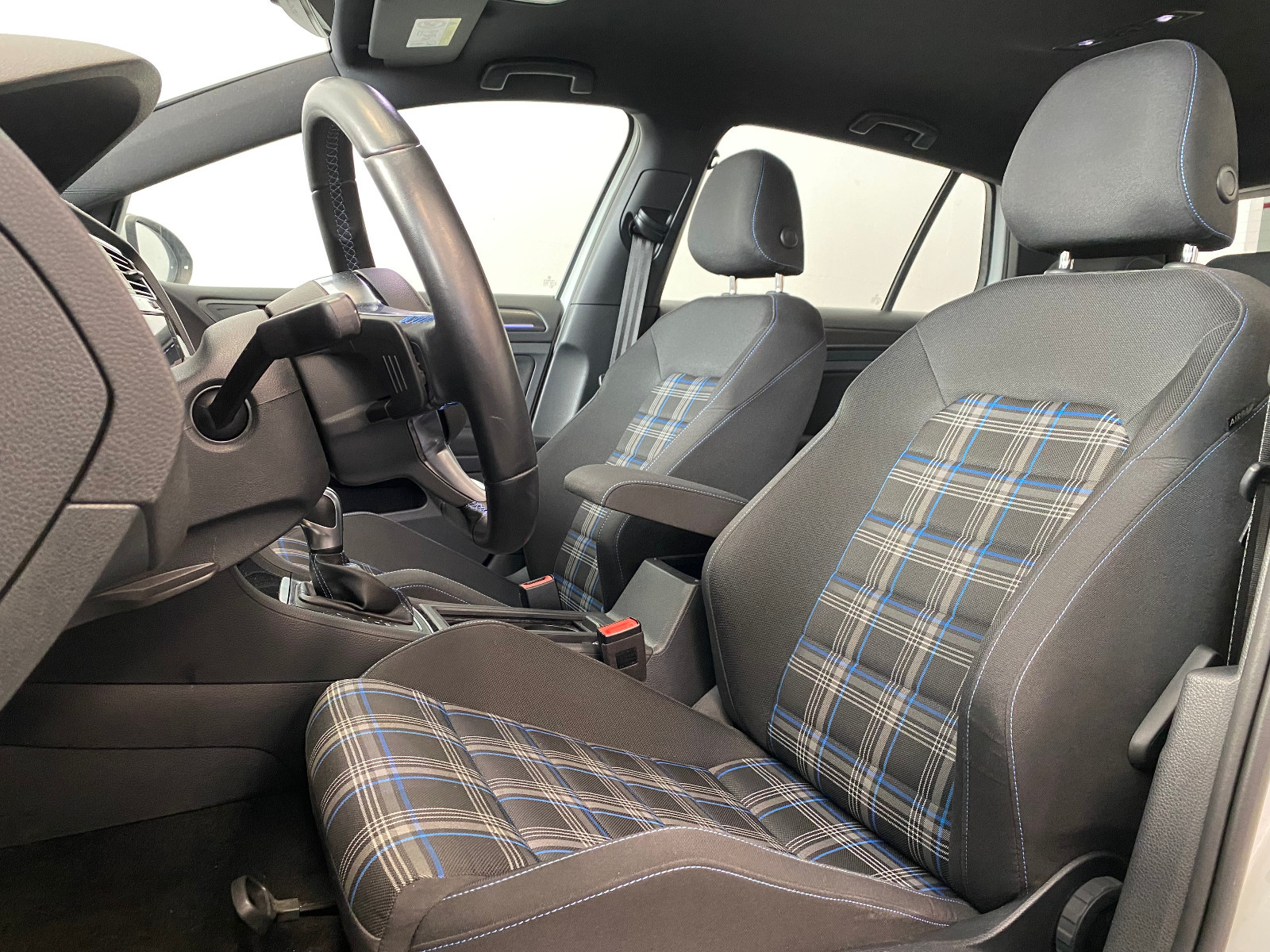 Volkswagen GOLF VII - vue 1