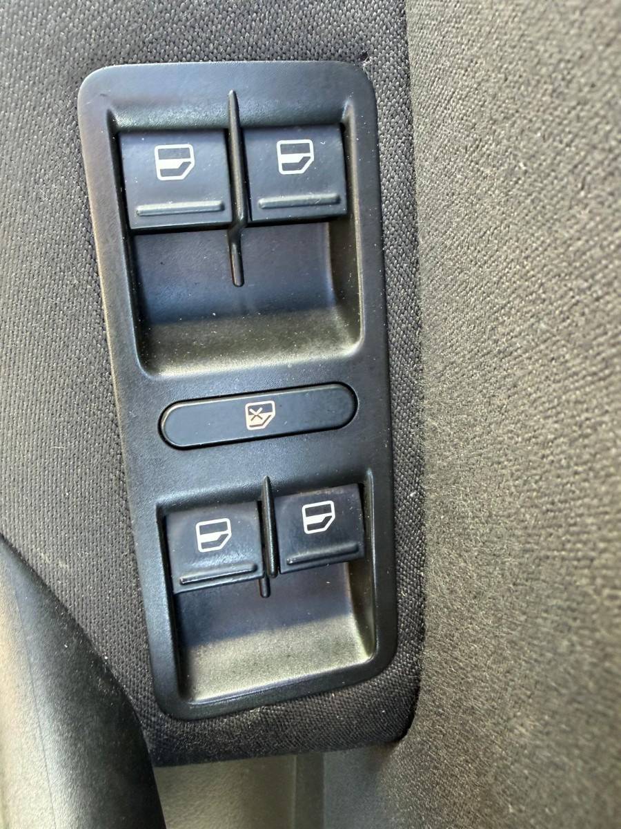 Volkswagen POLO V - vue 1