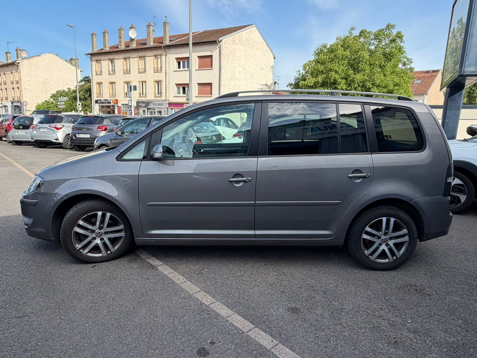 Volkswagen Touran - vue 1