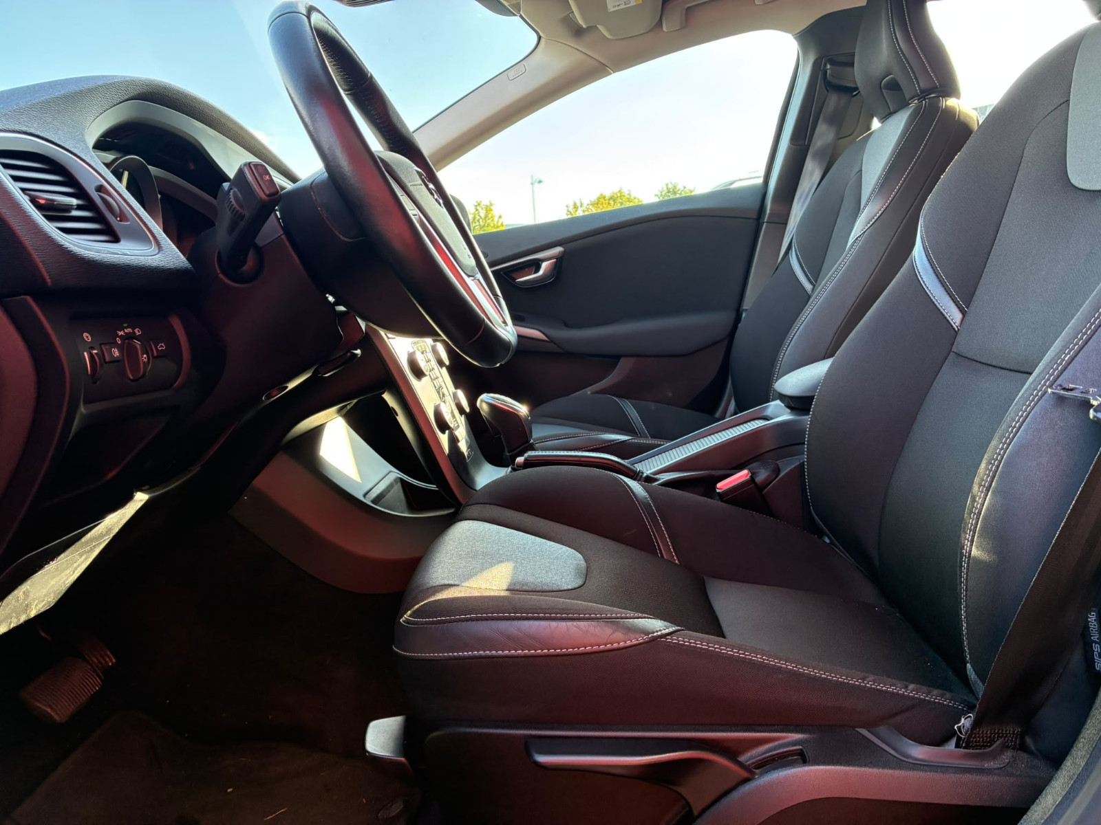 Volvo V40 D2 120ch Momentum Geartronic — photo 10