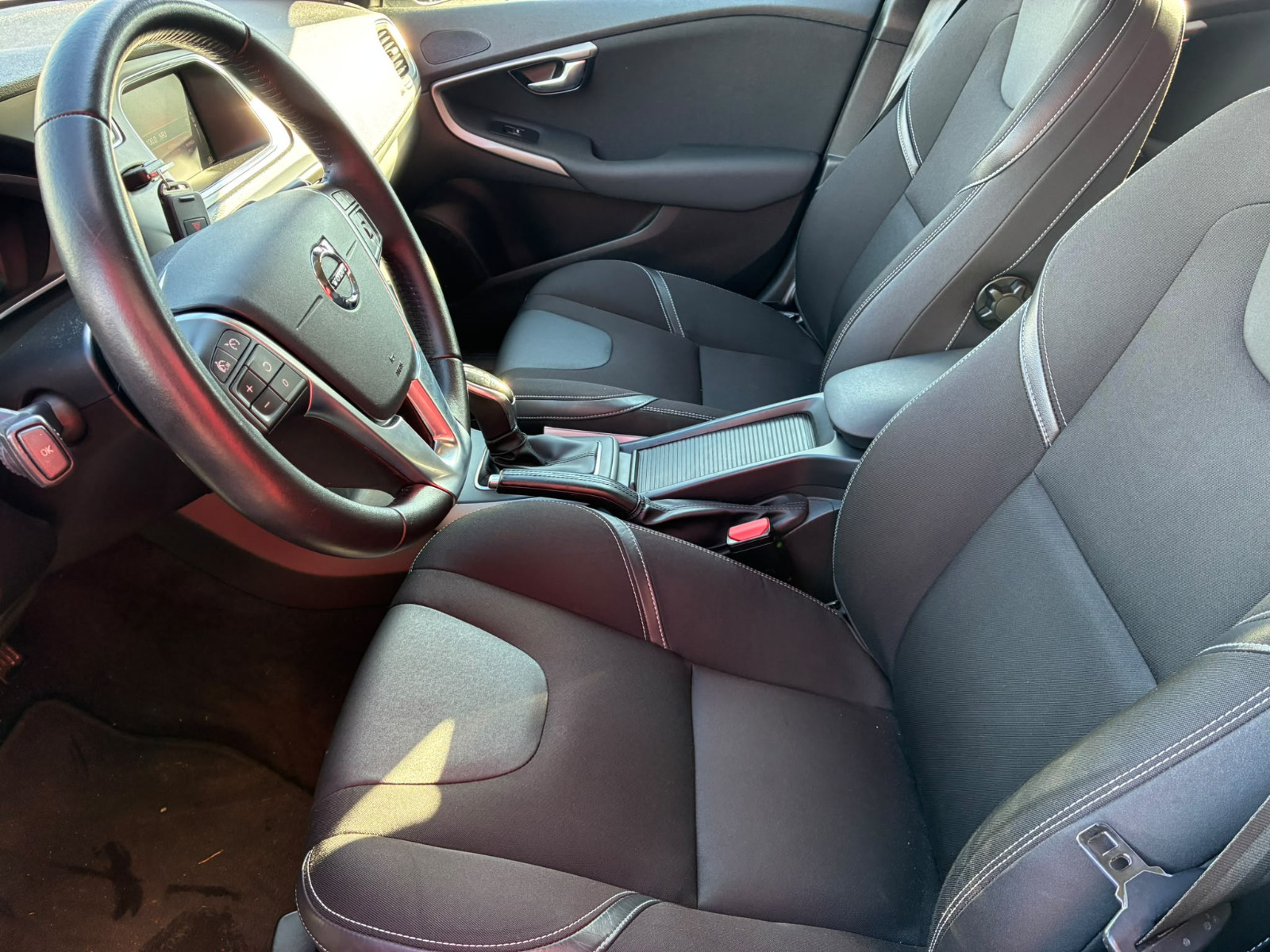Volvo V40 D2 120ch Momentum Geartronic — photo 11