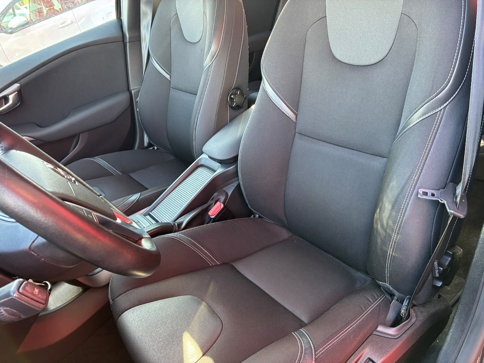 Volvo V40 D2 120ch Momentum Geartronic — photo 13