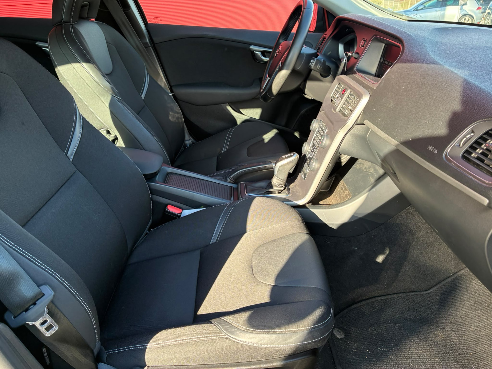 Volvo V40 D2 120ch Momentum Geartronic — photo 15