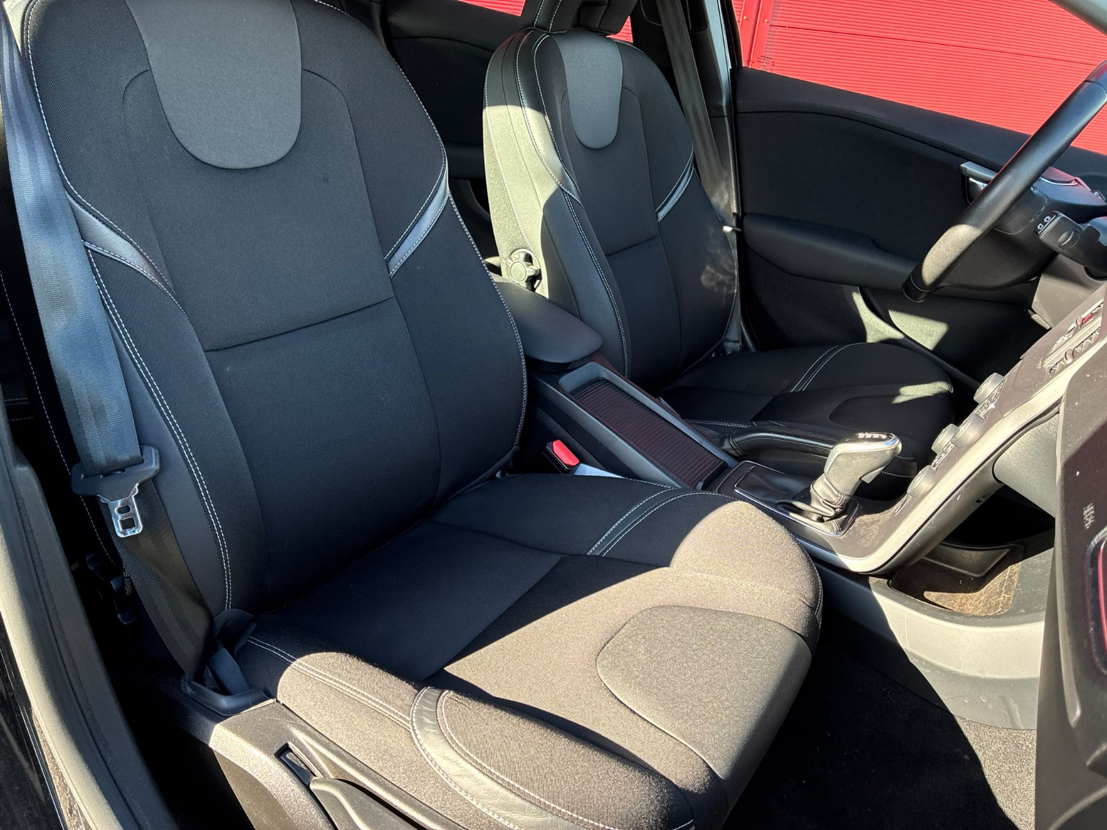 Volvo V40 D2 120ch Momentum Geartronic — photo 16