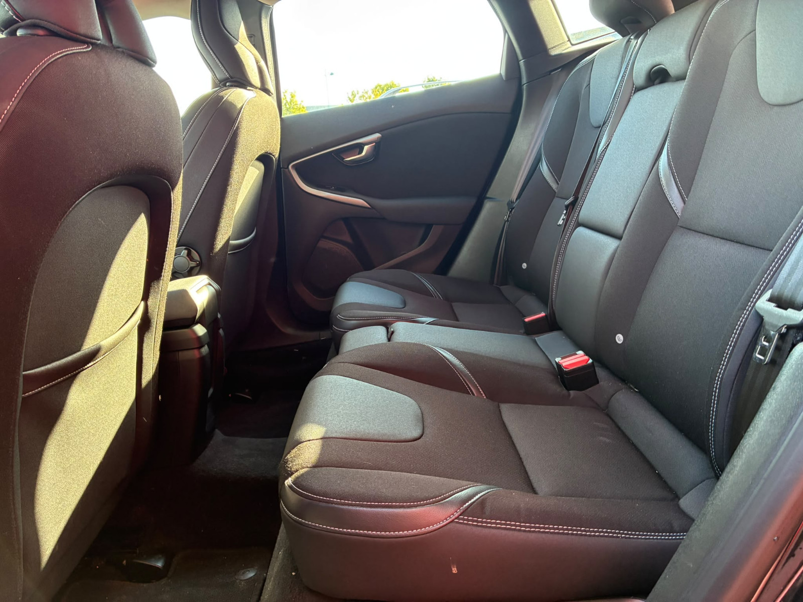 Volvo V40 D2 120ch Momentum Geartronic — photo 18